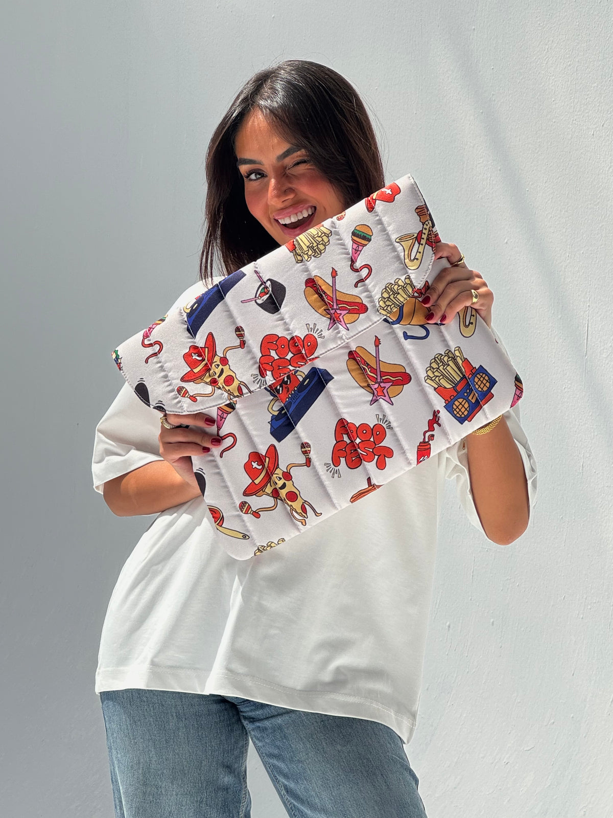 Munch Party in Beige Laptop Sleeve